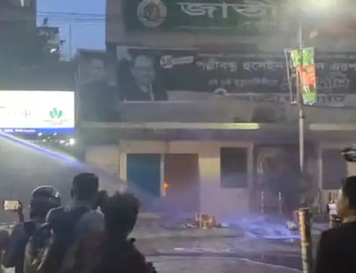 জাতীয় পার্টির (জাপা) কেন্দ্রীয় কার্যালয়ে ভাঙচুর ও অগ্নিসংযোগ