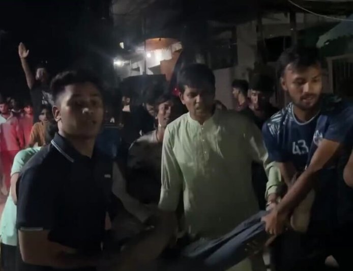 স্থানীয়দের সঙ্গে সংঘর্ষে ৬০ চবি শিক্ষার্থী আহত, আজকের সব পরীক্ষা স্থগিত