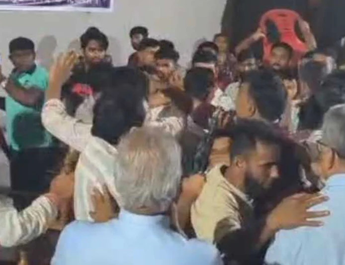 BNP এর দ্বি-বার্ষিক  কাউন্সিলের ভোট গণনার সময় ব্যালট ছিনতাই।