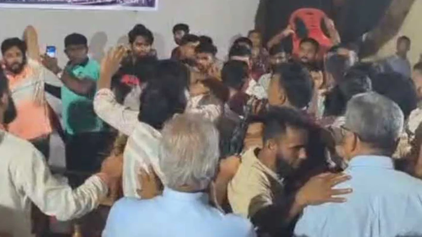 BNP এর দ্বি-বার্ষিক  কাউন্সিলের ভোট গণনার সময় ব্যালট ছিনতাই।